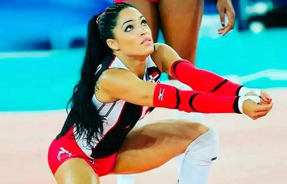 TOP 15 Best Volleyball Actions Brenda Castillo Best Libero :: Women  Volleybox