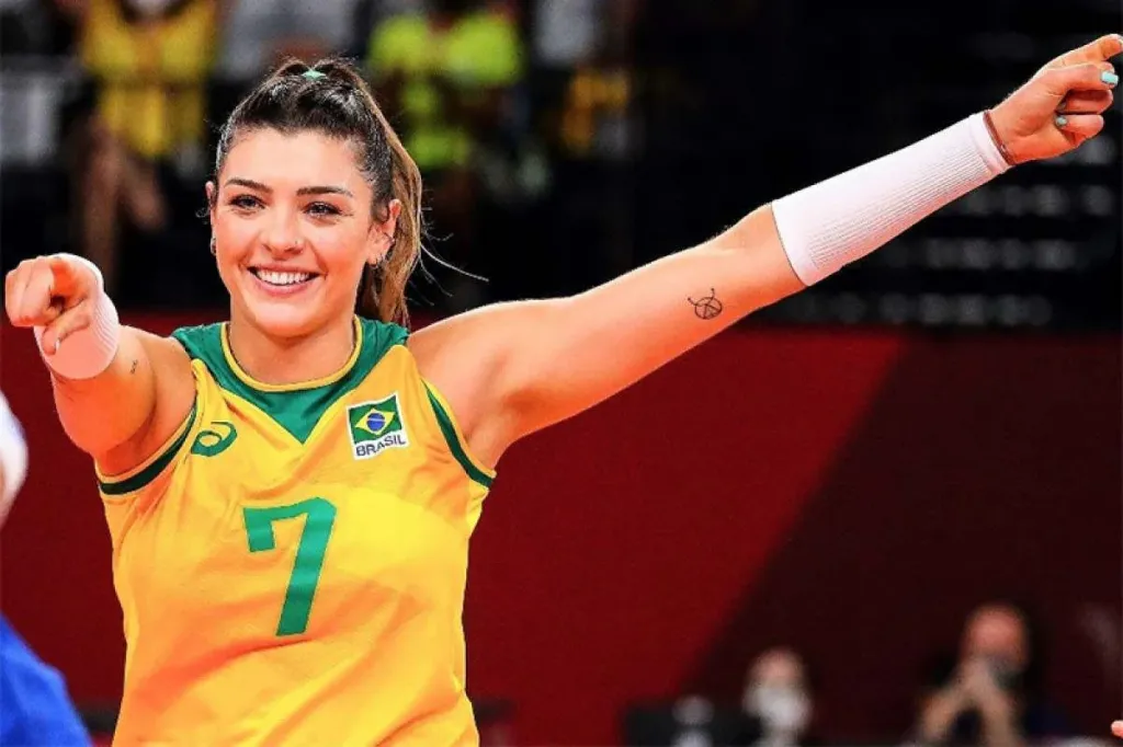 Rosamaria Montibeller: Brazilian Volleyball Sensation and Social Media ...